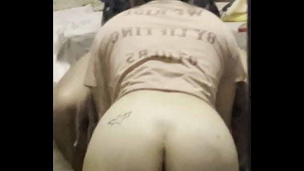 MI MEJOR AMIGA VIENE A CHUPARME LA VERGA